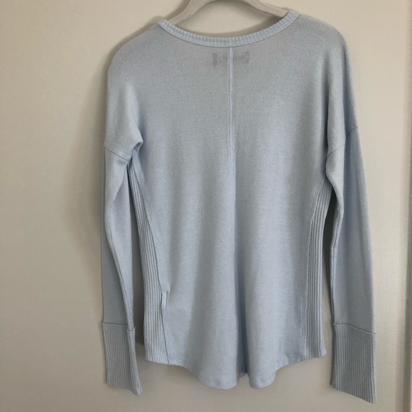 EUC Abercrombie Cozy Long-Sleeve V-Neck Legging Tee - Picture 7 of 8